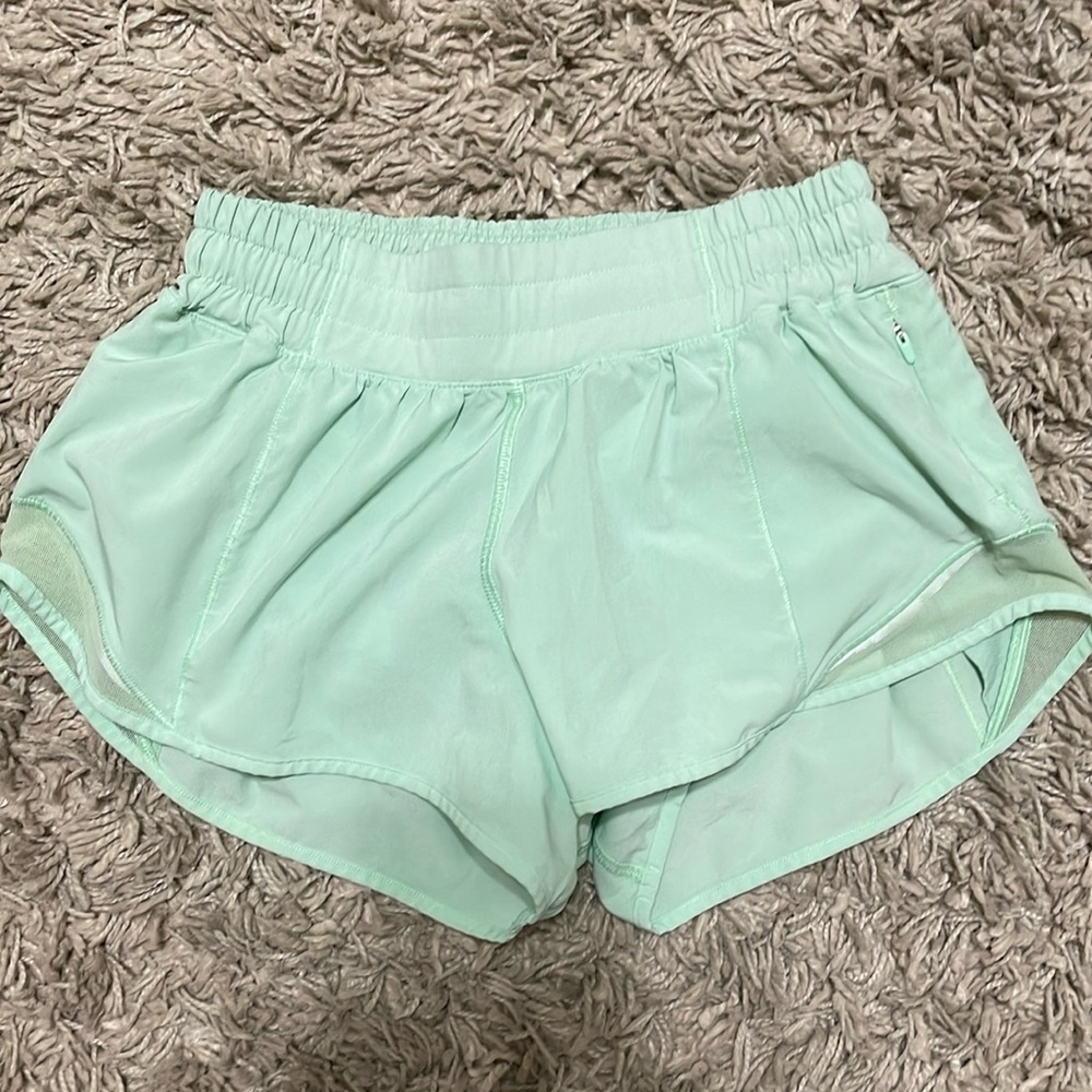 Lululemon Hotty Hot Low-Rise Shorts 2.5”